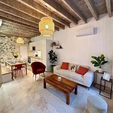 Holiday home Jolie Maison En Centre Avec Climatisation Grand Lit Double *