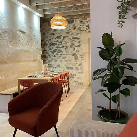 Holiday home Jolie Maison En Centre Avec Climatisation Grand Lit Double Arles